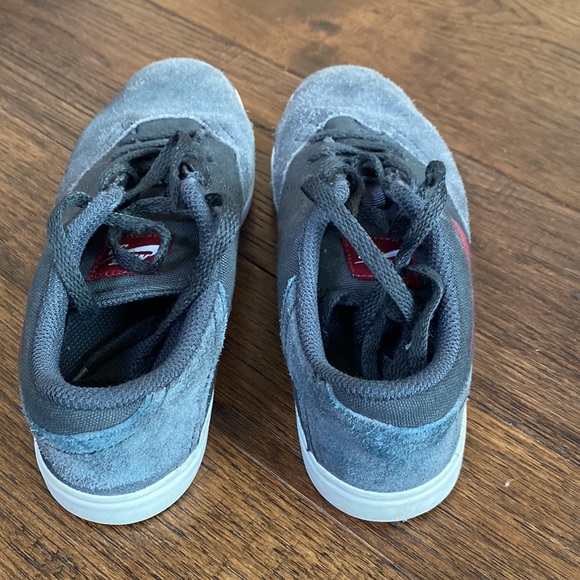 Nike SB tennis shoes. Navy with burgundy swoosh. Size 1.5 - Picture 5 of 5